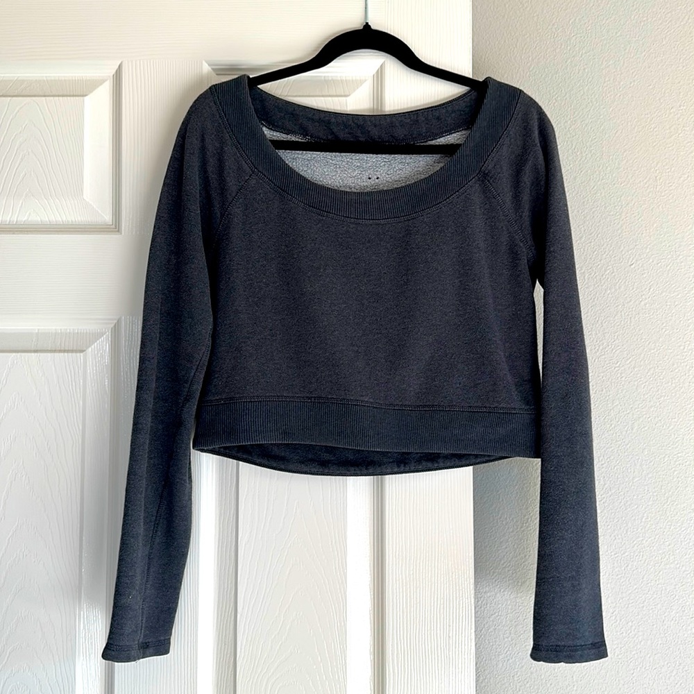 lululemon good karma pullover sweatshirt.  Sz 4.